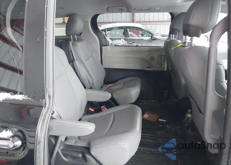 2022 Toyota Sienna Xle z USA, uszkodzony, nr VIN 5TDYRKEC5NS118086